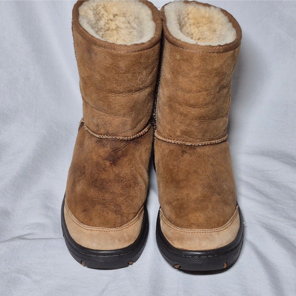 UGG Chestnut Brown Suede Winter Boots with Decorative Stitching - Picture 3 of 12